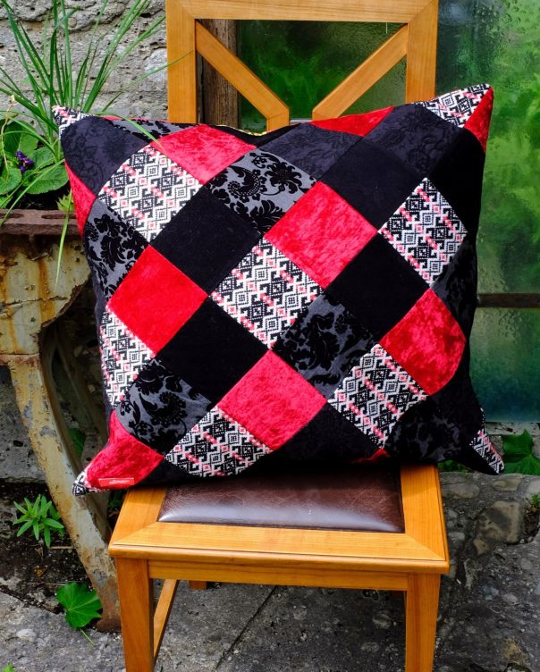 Kissen "Schwarz Rot"